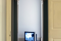 Wide Eyed and legless - video Gallery installation - photo Oskar Proctor